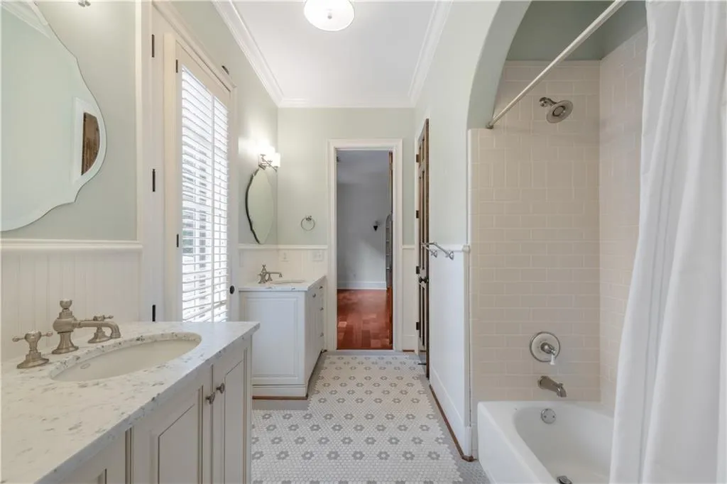 127 Dudley Court, Atlanta, Georgia 30327, 7 Bedrooms Bedrooms, ,6 BathroomsBathrooms,Residential,Sold,127 Dudley Court,7089077