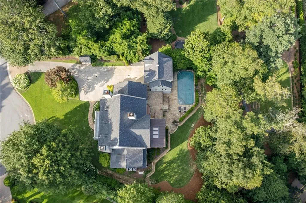 127 Dudley Court, Atlanta, Georgia 30327, 7 Bedrooms Bedrooms, ,6 BathroomsBathrooms,Residential,Sold,127 Dudley Court,7089077