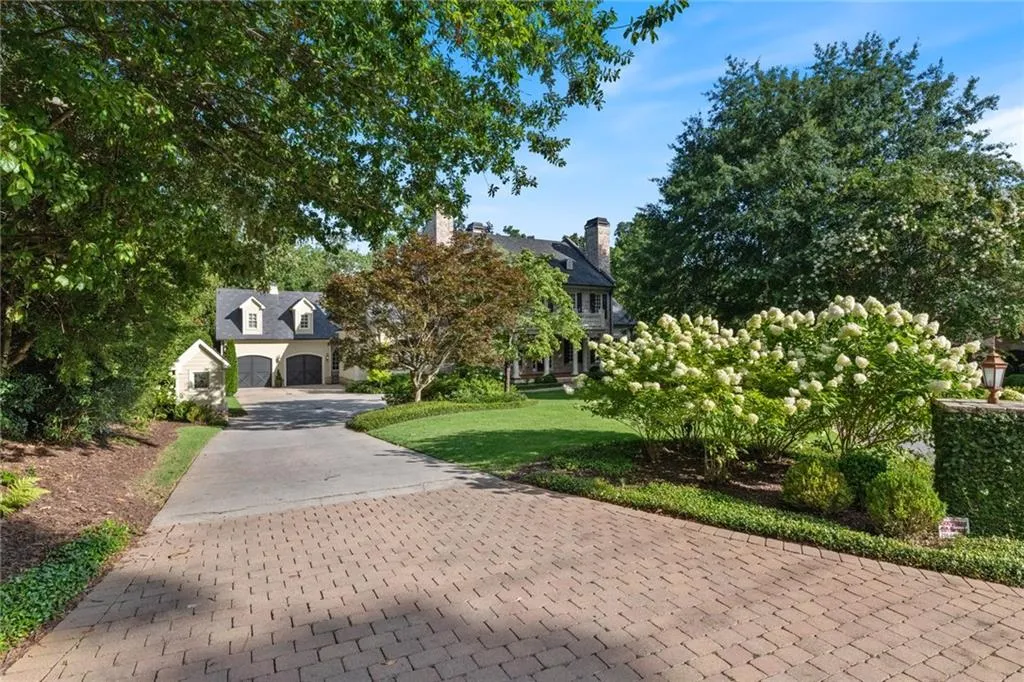 127 Dudley Court, Atlanta, Georgia 30327, 7 Bedrooms Bedrooms, ,6 BathroomsBathrooms,Residential,Sold,127 Dudley Court,7089077