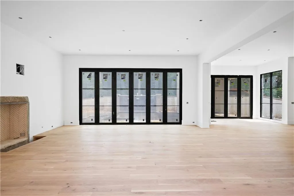2983 Habersham Court Nw, Atlanta, Georgia 30305, 6 Bedrooms Bedrooms, ,7 BathroomsBathrooms,Residential,For Sale,2983 Habersham Court Nw,7543868