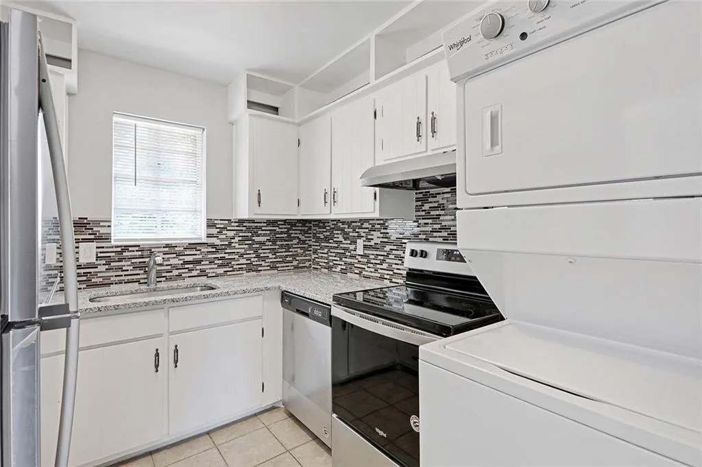 5510 Kingsport Drive, Atlanta, Georgia 30342, 2 Bedrooms Bedrooms, ,1 BathroomBathrooms,Residential,Sold,5510 Kingsport Drive,6718660