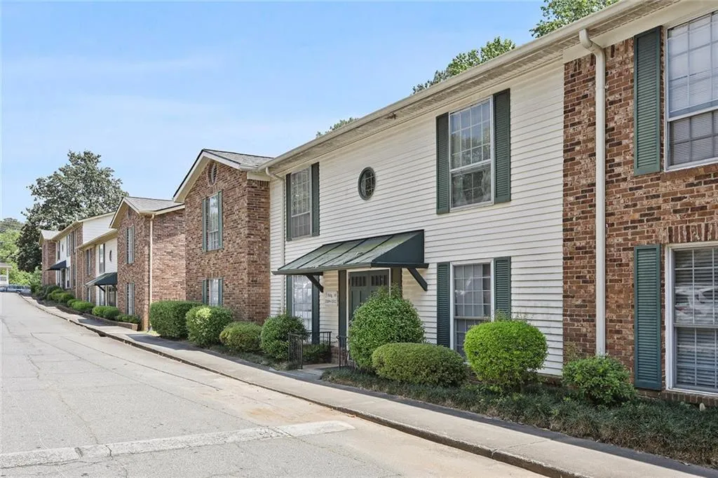 5510 Kingsport Drive, Atlanta, Georgia 30342, 2 Bedrooms Bedrooms, ,1 BathroomBathrooms,Residential,Sold,5510 Kingsport Drive,6718660