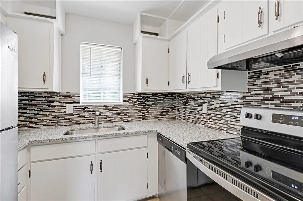 5510 Kingsport Drive, Atlanta, Georgia 30342, 2 Bedrooms Bedrooms, ,1 BathroomBathrooms,Residential,Sold,5510 Kingsport Drive,6718660