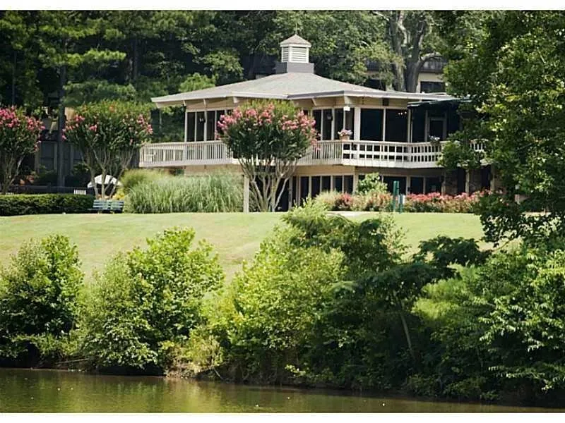 golf pro-shop and café