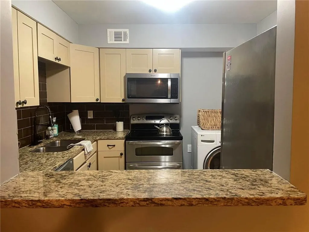 28 Glenald Way Nw, Atlanta, Georgia 30327, 1 Bedroom Bedrooms, ,1 BathroomBathrooms,Residential,For Sale,28 Glenald Way Nw,7504977