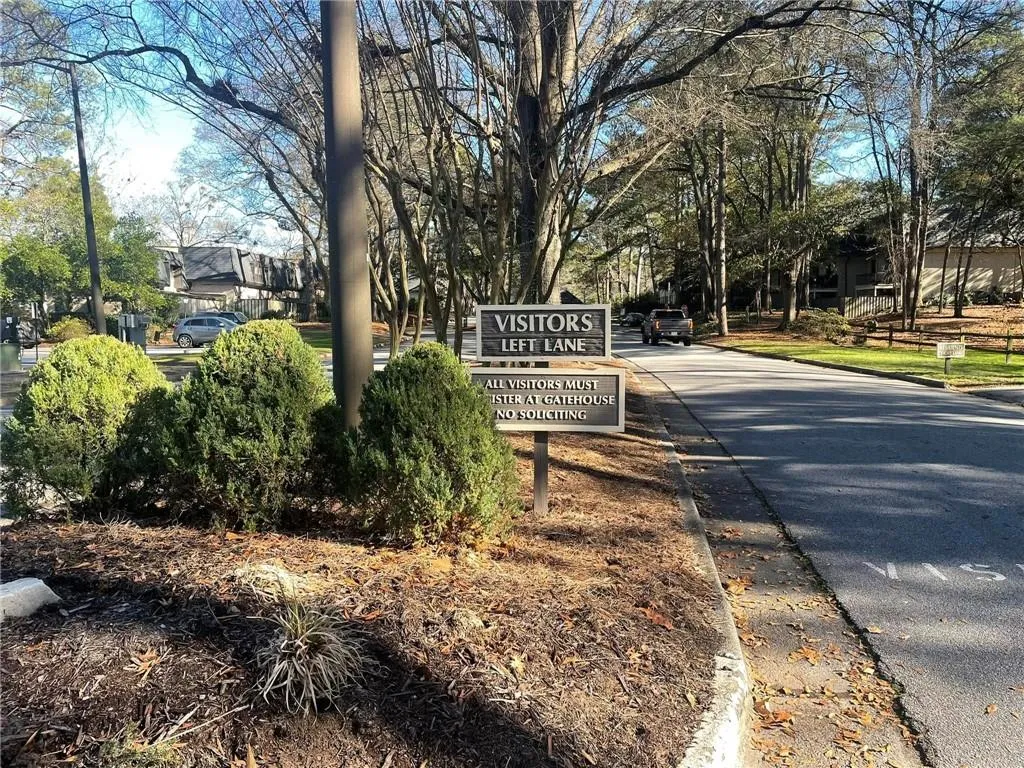 28 Glenald Way Nw, Atlanta, Georgia 30327, 1 Bedroom Bedrooms, ,1 BathroomBathrooms,Residential,For Sale,28 Glenald Way Nw,7504977