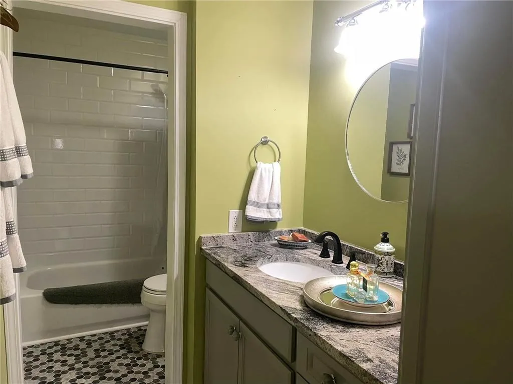 28 Glenald Way Nw, Atlanta, Georgia 30327, 1 Bedroom Bedrooms, ,1 BathroomBathrooms,Residential,For Sale,28 Glenald Way Nw,7504977