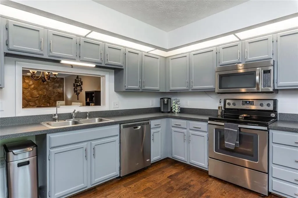 518 Sutters Point, Atlanta, Georgia 30328, 2 Bedrooms Bedrooms, ,2 BathroomsBathrooms,Residential,Sold,518 Sutters Point,6879075