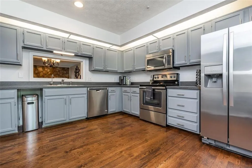 518 Sutters Point, Atlanta, Georgia 30328, 2 Bedrooms Bedrooms, ,2 BathroomsBathrooms,Residential,Sold,518 Sutters Point,6879075