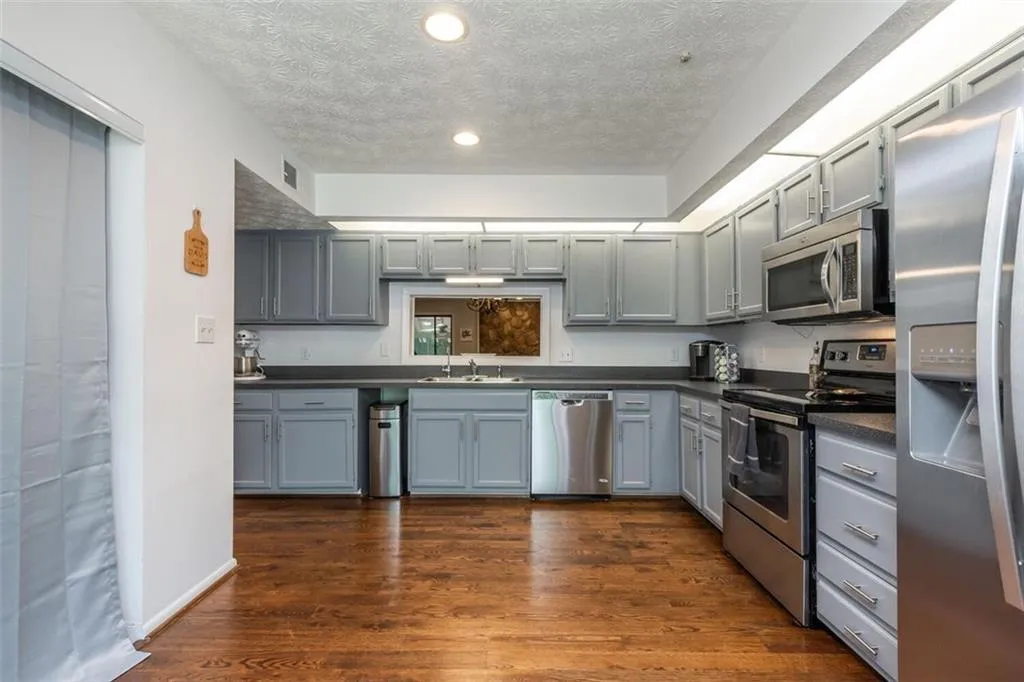 518 Sutters Point, Atlanta, Georgia 30328, 2 Bedrooms Bedrooms, ,2 BathroomsBathrooms,Residential,Sold,518 Sutters Point,6879075