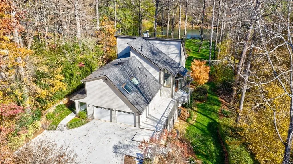 7285 Chattahoochee Bluff Drive, Sandy Springs, Georgia 30350, 4 Bedrooms Bedrooms, ,2 BathroomsBathrooms,Residential,Sold,7285 Chattahoochee Bluff Drive,6640821
