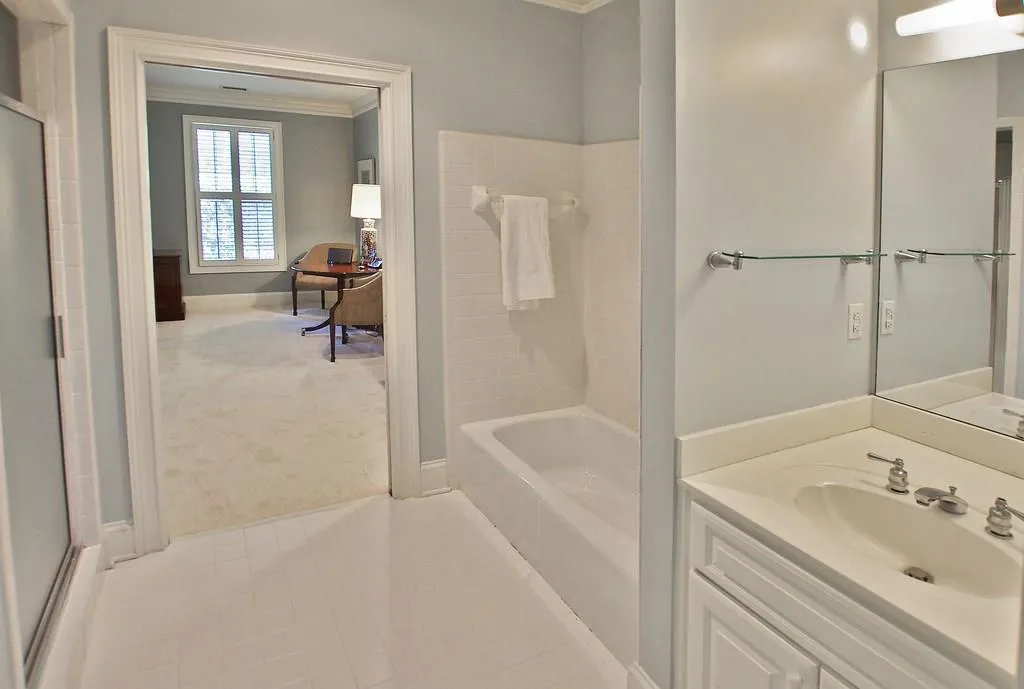 235 Glen Lake Drive, Atlanta, Georgia 30327, 7 Bedrooms Bedrooms, ,4 BathroomsBathrooms,Residential,Sold,235 Glen Lake Drive,5980081