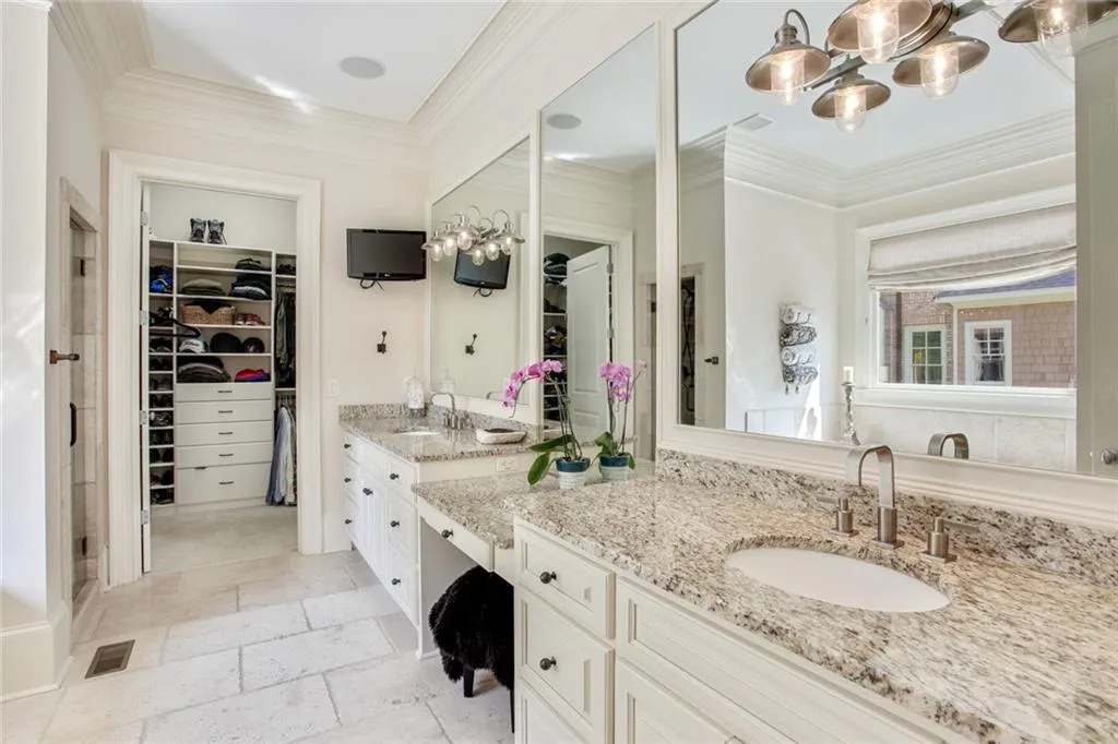 94 W Belle Isle Road, Atlanta, Georgia 30342, 6 Bedrooms Bedrooms, ,4 BathroomsBathrooms,Residential,Sold,94 W Belle Isle Road,6775277