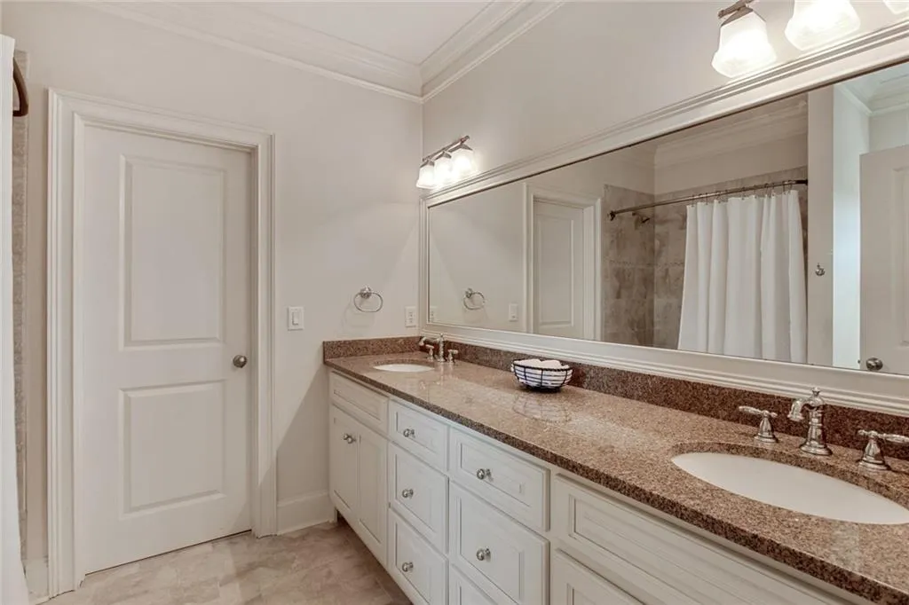 94 W Belle Isle Road, Atlanta, Georgia 30342, 6 Bedrooms Bedrooms, ,4 BathroomsBathrooms,Residential,Sold,94 W Belle Isle Road,6775277
