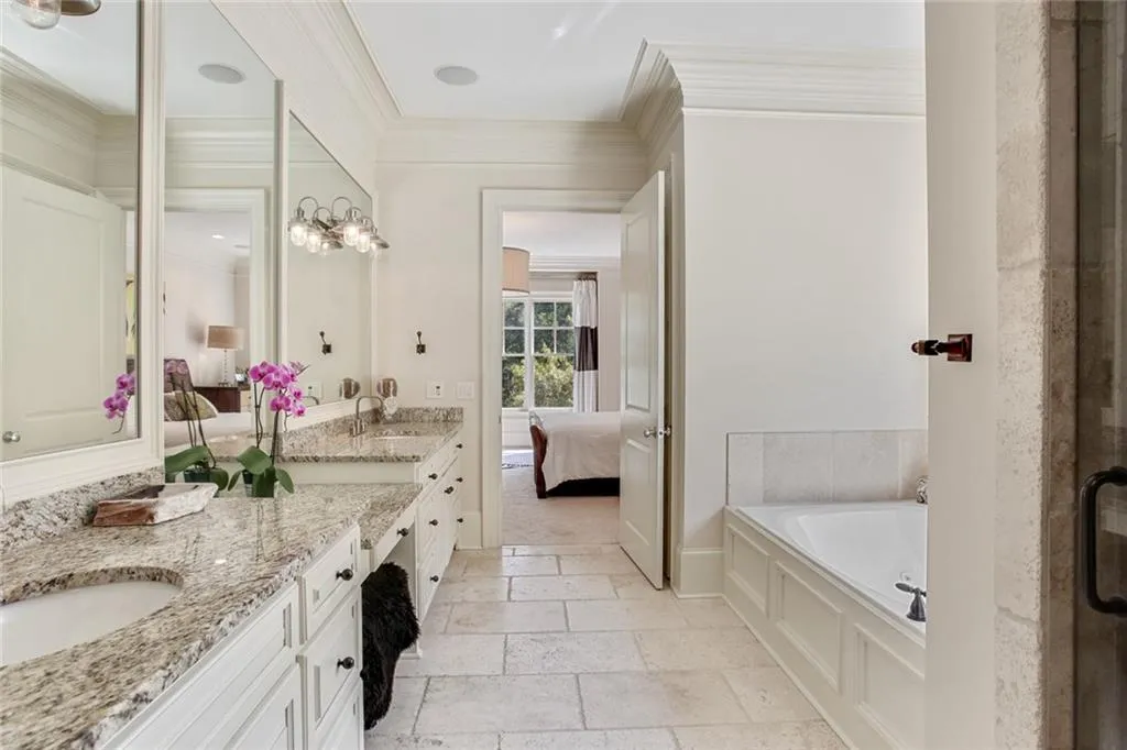 94 W Belle Isle Road, Atlanta, Georgia 30342, 6 Bedrooms Bedrooms, ,4 BathroomsBathrooms,Residential,Sold,94 W Belle Isle Road,6775277