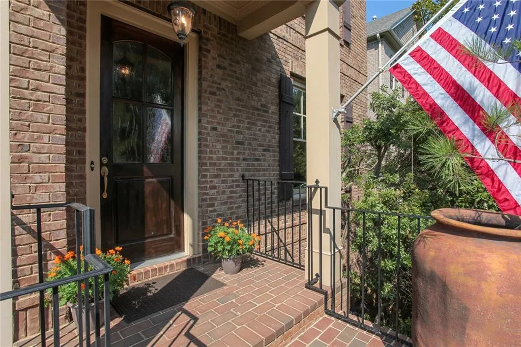 94 W Belle Isle Road, Atlanta, Georgia 30342, 6 Bedrooms Bedrooms, ,4 BathroomsBathrooms,Residential,Sold,94 W Belle Isle Road,6775277
