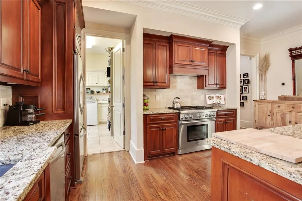 94 W Belle Isle Road, Atlanta, Georgia 30342, 6 Bedrooms Bedrooms, ,4 BathroomsBathrooms,Residential,Sold,94 W Belle Isle Road,6775277