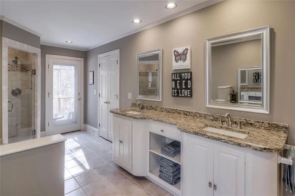 7950 Saddle Ridge Drive, Sandy Springs, Georgia 30350, 5 Bedrooms Bedrooms, ,3 BathroomsBathrooms,Residential,Sold,7950 Saddle Ridge Drive,6677182