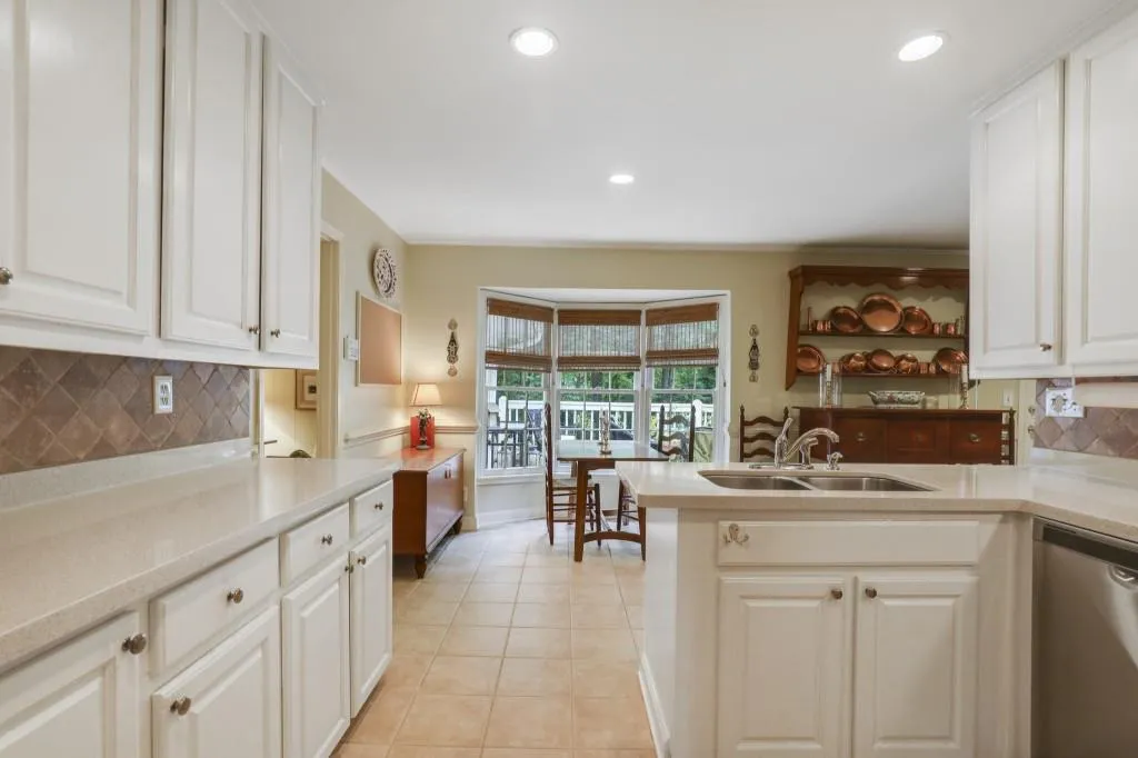 7265 Thornhill Lane, Sandy Springs, Georgia 30328, 3 Bedrooms Bedrooms, ,2 BathroomsBathrooms,Residential,Sold,7265 Thornhill Lane,6731253