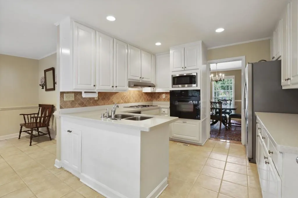 7265 Thornhill Lane, Sandy Springs, Georgia 30328, 3 Bedrooms Bedrooms, ,2 BathroomsBathrooms,Residential,Sold,7265 Thornhill Lane,6731253