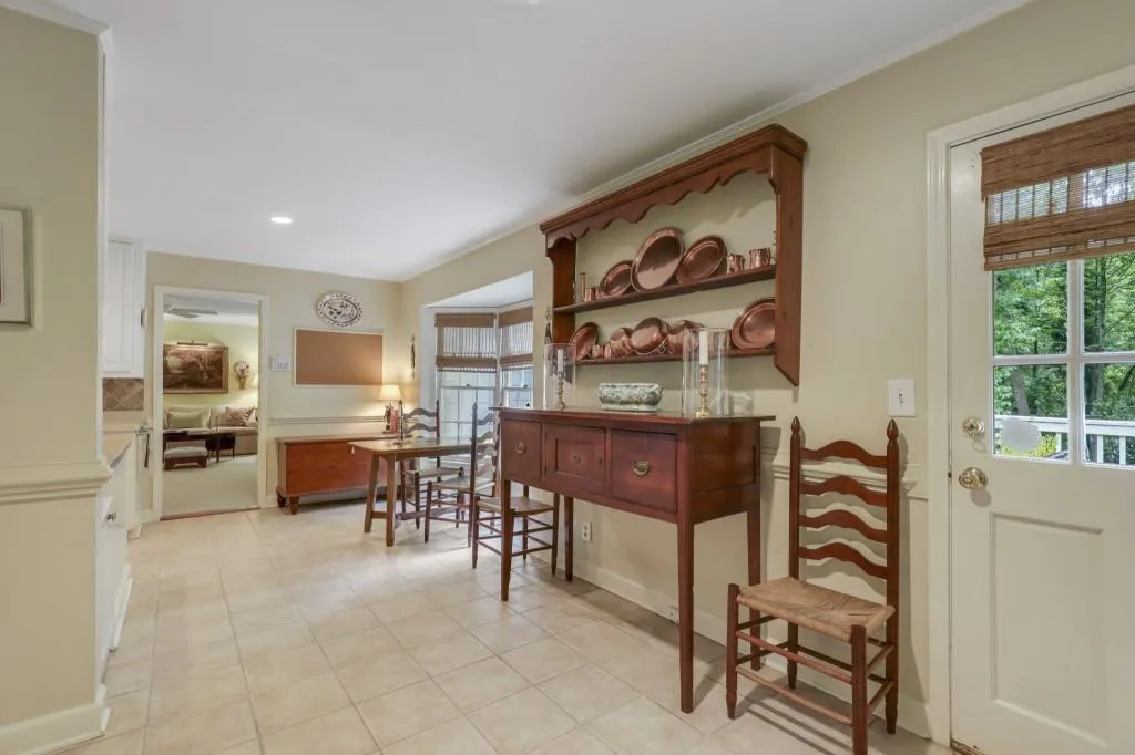 7265 Thornhill Lane, Sandy Springs, Georgia 30328, 3 Bedrooms Bedrooms, ,2 BathroomsBathrooms,Residential,Sold,7265 Thornhill Lane,6731253