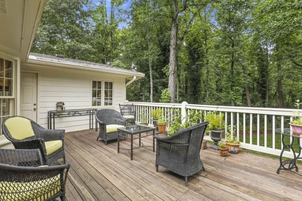 7265 Thornhill Lane, Sandy Springs, Georgia 30328, 3 Bedrooms Bedrooms, ,2 BathroomsBathrooms,Residential,Sold,7265 Thornhill Lane,6731253