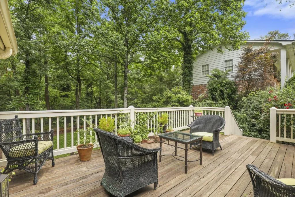 7265 Thornhill Lane, Sandy Springs, Georgia 30328, 3 Bedrooms Bedrooms, ,2 BathroomsBathrooms,Residential,Sold,7265 Thornhill Lane,6731253