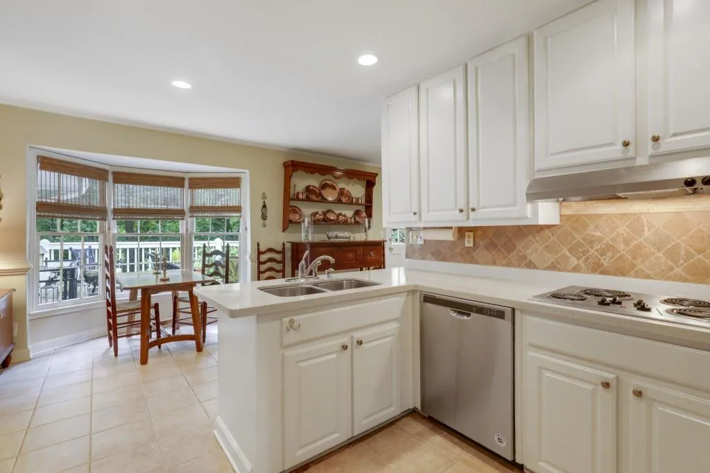7265 Thornhill Lane, Sandy Springs, Georgia 30328, 3 Bedrooms Bedrooms, ,2 BathroomsBathrooms,Residential,Sold,7265 Thornhill Lane,6731253