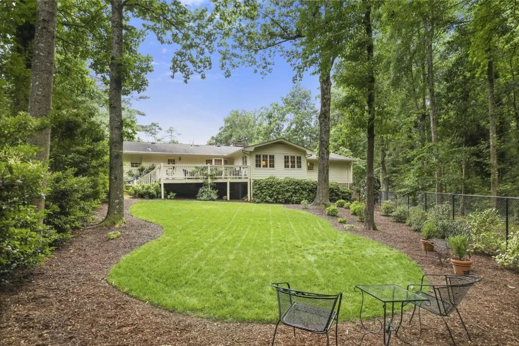 7265 Thornhill Lane, Sandy Springs, Georgia 30328, 3 Bedrooms Bedrooms, ,2 BathroomsBathrooms,Residential,Sold,7265 Thornhill Lane,6731253