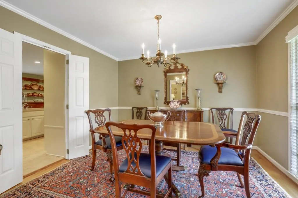 7265 Thornhill Lane, Sandy Springs, Georgia 30328, 3 Bedrooms Bedrooms, ,2 BathroomsBathrooms,Residential,Sold,7265 Thornhill Lane,6731253