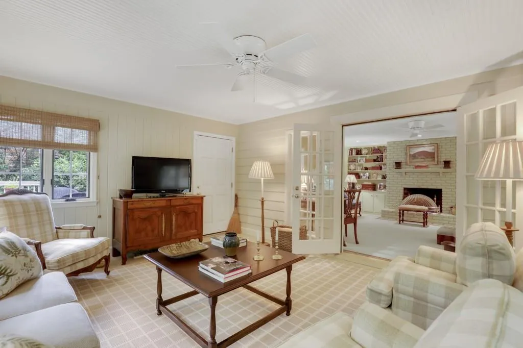 7265 Thornhill Lane, Sandy Springs, Georgia 30328, 3 Bedrooms Bedrooms, ,2 BathroomsBathrooms,Residential,Sold,7265 Thornhill Lane,6731253