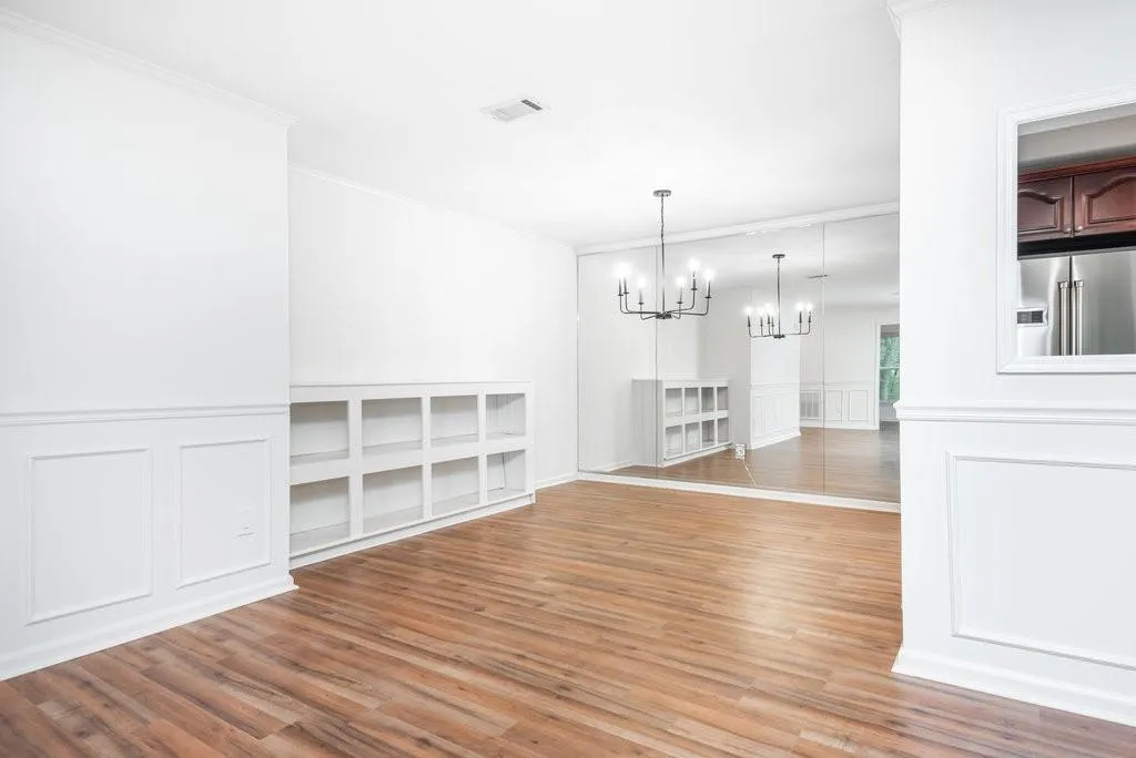 1009 Camden Court, Sandy Springs, Georgia 30327, 2 Bedrooms Bedrooms, ,2 BathroomsBathrooms,Residential,Sold,1009 Camden Court,7207583