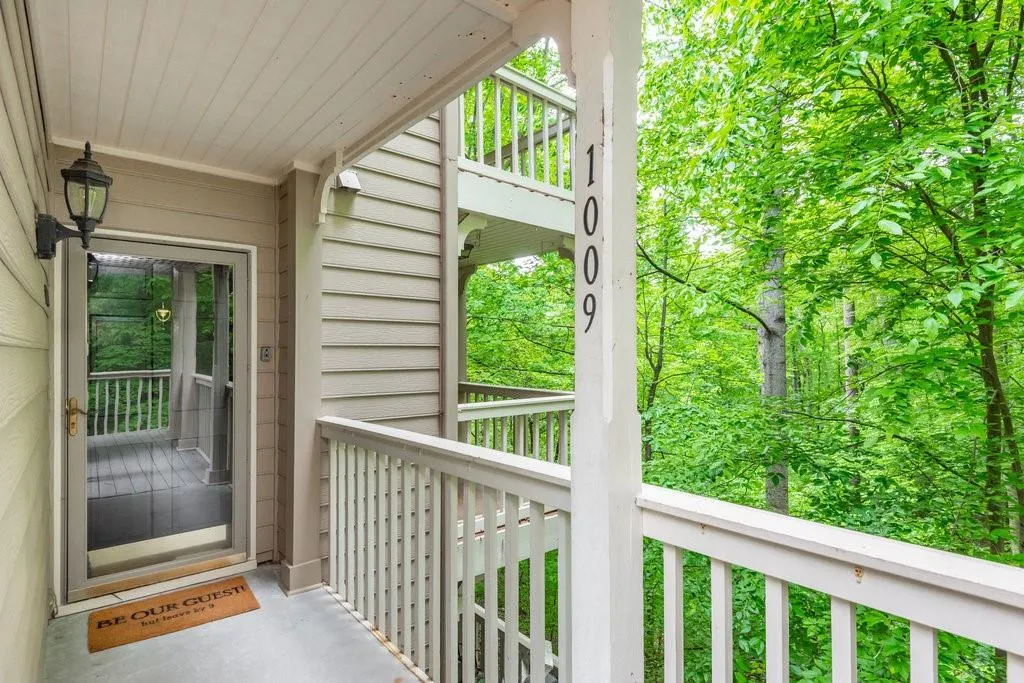 1009 Camden Court, Sandy Springs, Georgia 30327, 2 Bedrooms Bedrooms, ,2 BathroomsBathrooms,Residential,Sold,1009 Camden Court,7207583