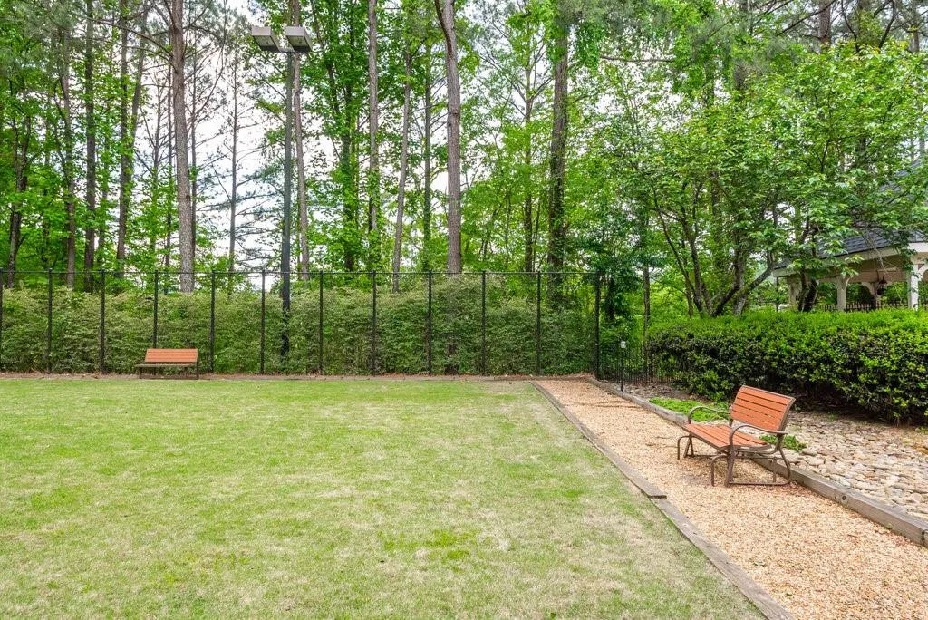 1009 Camden Court, Sandy Springs, Georgia 30327, 2 Bedrooms Bedrooms, ,2 BathroomsBathrooms,Residential,Sold,1009 Camden Court,7207583