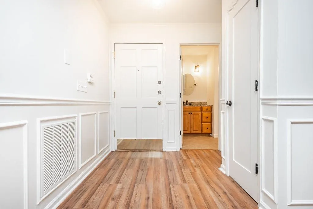 1009 Camden Court, Sandy Springs, Georgia 30327, 2 Bedrooms Bedrooms, ,2 BathroomsBathrooms,Residential,Sold,1009 Camden Court,7207583