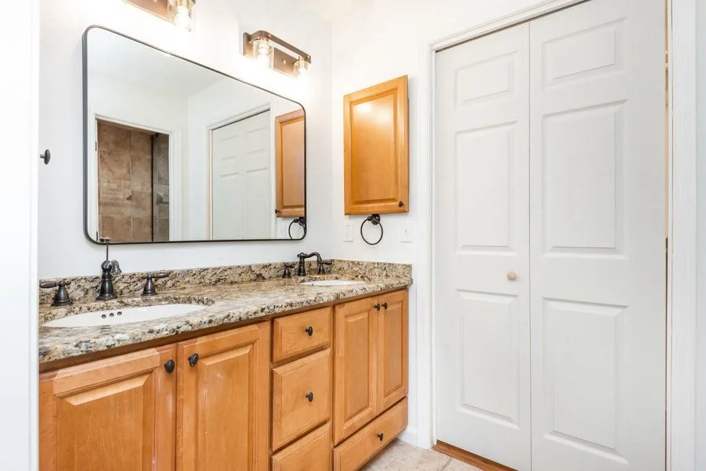 1009 Camden Court, Sandy Springs, Georgia 30327, 2 Bedrooms Bedrooms, ,2 BathroomsBathrooms,Residential,Sold,1009 Camden Court,7207583