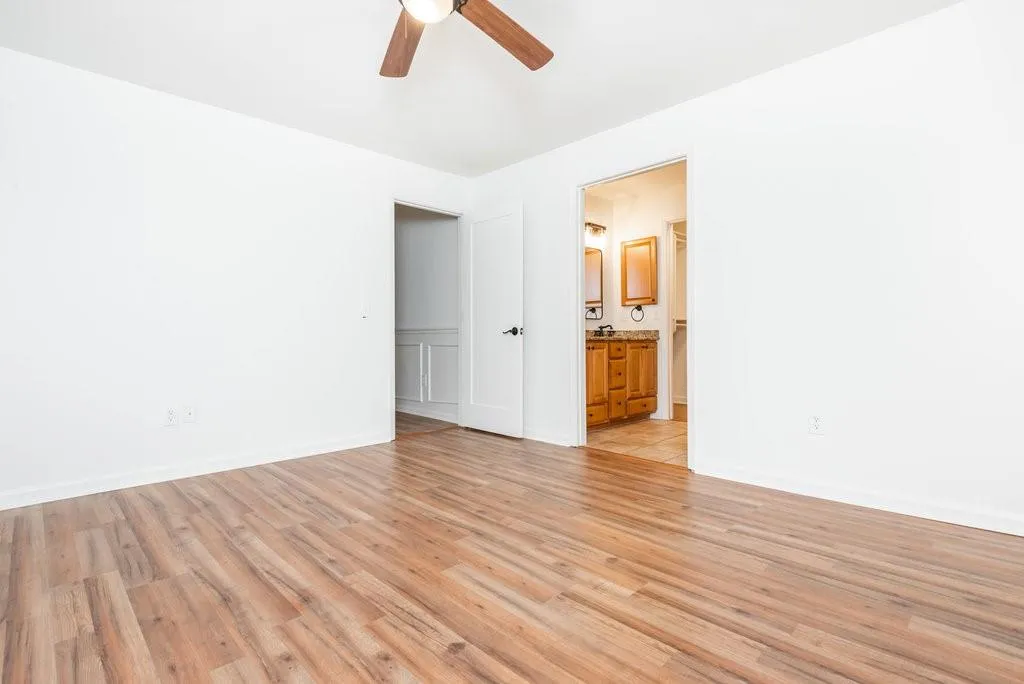 1009 Camden Court, Sandy Springs, Georgia 30327, 2 Bedrooms Bedrooms, ,2 BathroomsBathrooms,Residential,Sold,1009 Camden Court,7207583