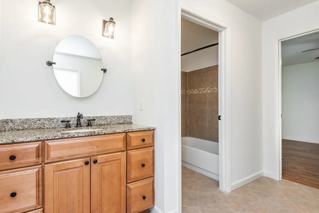 1009 Camden Court, Sandy Springs, Georgia 30327, 2 Bedrooms Bedrooms, ,2 BathroomsBathrooms,Residential,Sold,1009 Camden Court,7207583
