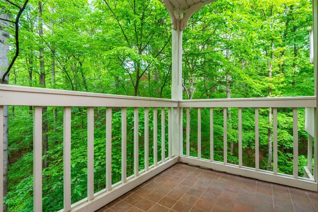 1009 Camden Court, Sandy Springs, Georgia 30327, 2 Bedrooms Bedrooms, ,2 BathroomsBathrooms,Residential,Sold,1009 Camden Court,7207583