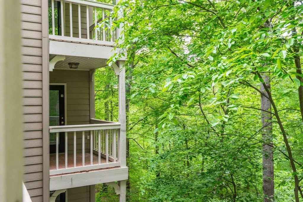 1009 Camden Court, Sandy Springs, Georgia 30327, 2 Bedrooms Bedrooms, ,2 BathroomsBathrooms,Residential,Sold,1009 Camden Court,7207583