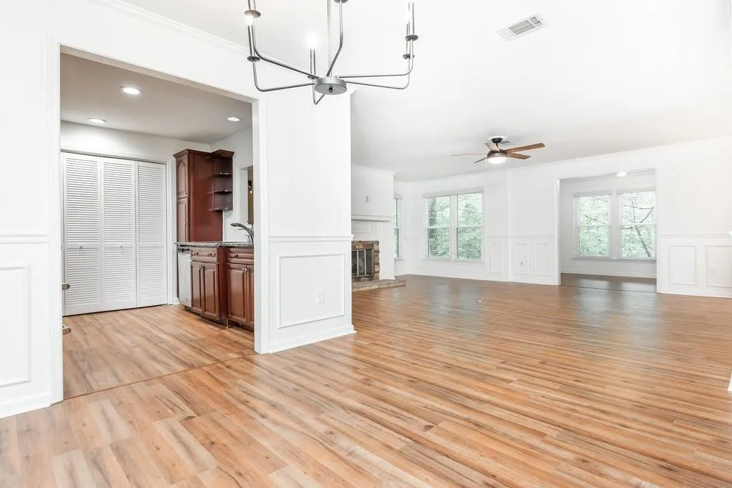1009 Camden Court, Sandy Springs, Georgia 30327, 2 Bedrooms Bedrooms, ,2 BathroomsBathrooms,Residential,Sold,1009 Camden Court,7207583