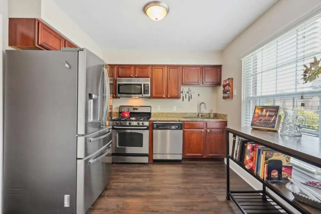 6980 Roswell Road Unit H-2, Sandy Springs, Georgia 30328, 3 Bedrooms Bedrooms, ,2 BathroomsBathrooms,Residential,Sold,6980 Roswell Road Unit H-2,7407875