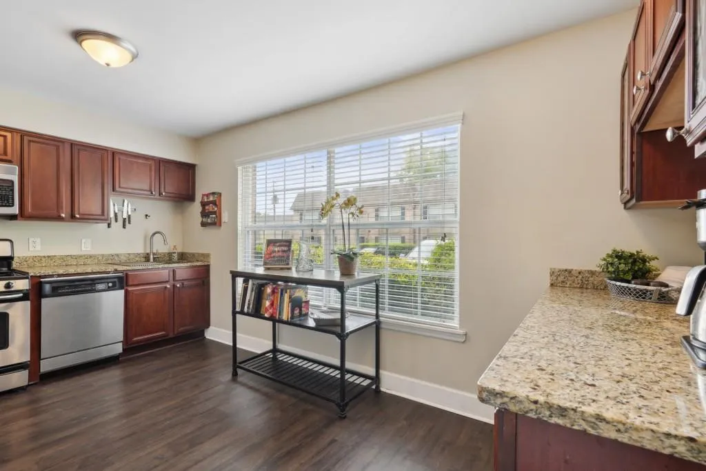 6980 Roswell Road Unit H-2, Sandy Springs, Georgia 30328, 3 Bedrooms Bedrooms, ,2 BathroomsBathrooms,Residential,Sold,6980 Roswell Road Unit H-2,7407875