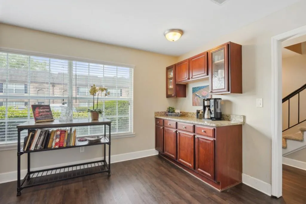 6980 Roswell Road Unit H-2, Sandy Springs, Georgia 30328, 3 Bedrooms Bedrooms, ,2 BathroomsBathrooms,Residential,Sold,6980 Roswell Road Unit H-2,7407875