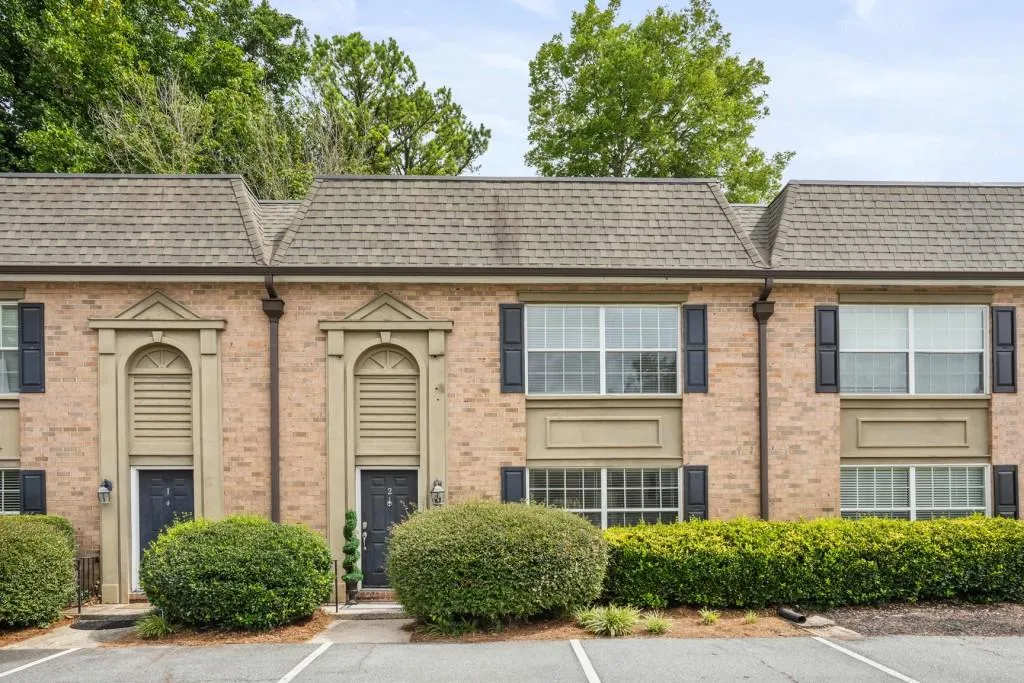 6980 Roswell Road Unit H-2, Sandy Springs, Georgia 30328, 3 Bedrooms Bedrooms, ,2 BathroomsBathrooms,Residential,Sold,6980 Roswell Road Unit H-2,7407875