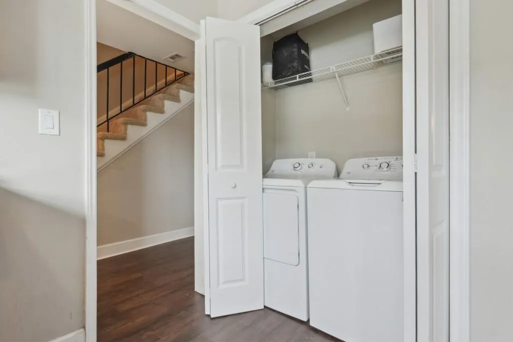 6980 Roswell Road Unit H-2, Sandy Springs, Georgia 30328, 3 Bedrooms Bedrooms, ,2 BathroomsBathrooms,Residential,Sold,6980 Roswell Road Unit H-2,7407875