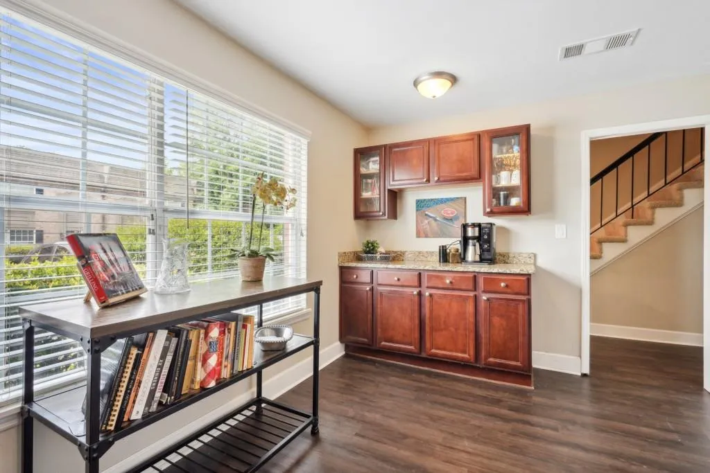 6980 Roswell Road Unit H-2, Sandy Springs, Georgia 30328, 3 Bedrooms Bedrooms, ,2 BathroomsBathrooms,Residential,Sold,6980 Roswell Road Unit H-2,7407875