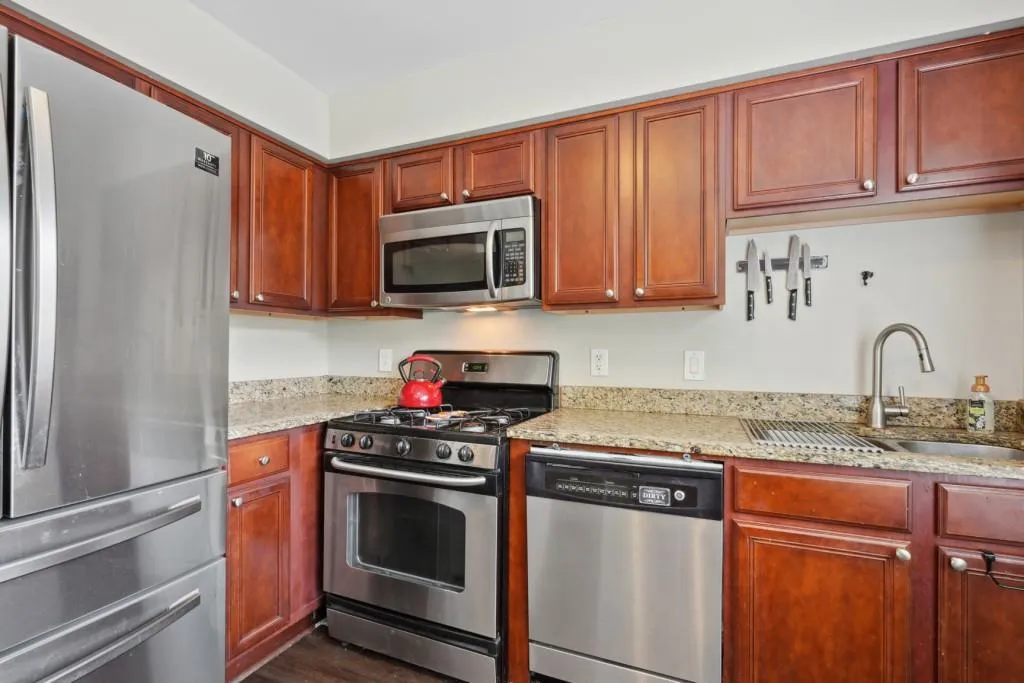 6980 Roswell Road Unit H-2, Sandy Springs, Georgia 30328, 3 Bedrooms Bedrooms, ,2 BathroomsBathrooms,Residential,Sold,6980 Roswell Road Unit H-2,7407875