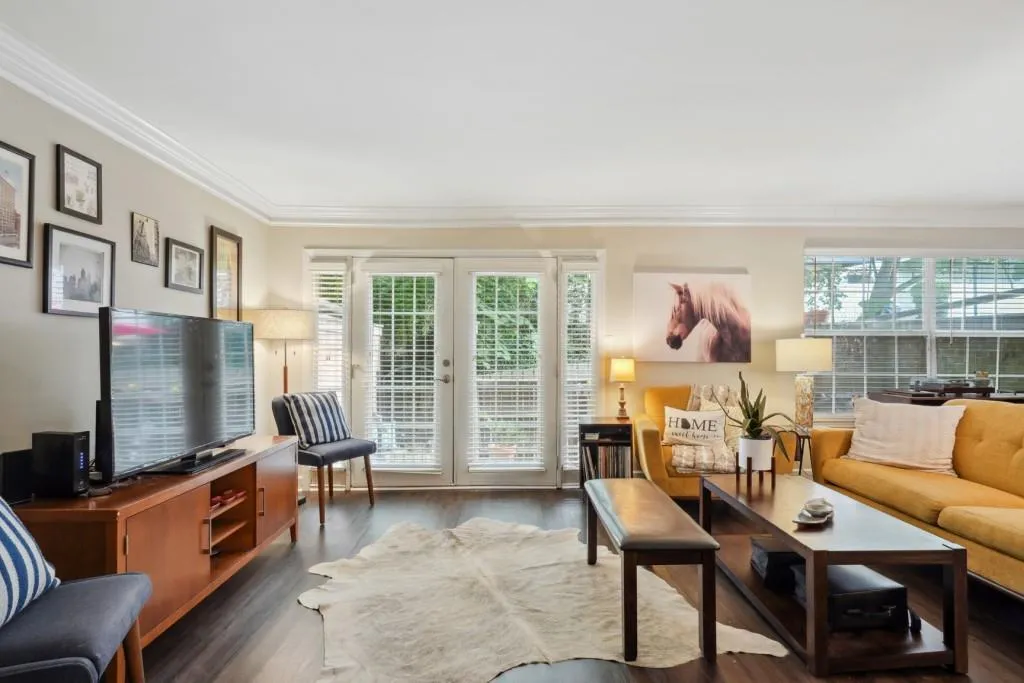 6980 Roswell Road Unit H-2, Sandy Springs, Georgia 30328, 3 Bedrooms Bedrooms, ,2 BathroomsBathrooms,Residential,Sold,6980 Roswell Road Unit H-2,7407875