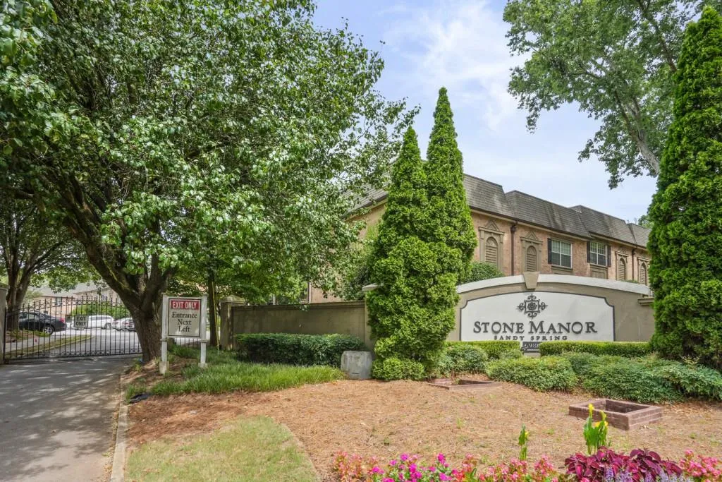 6980 Roswell Road Unit H-2, Sandy Springs, Georgia 30328, 3 Bedrooms Bedrooms, ,2 BathroomsBathrooms,Residential,Sold,6980 Roswell Road Unit H-2,7407875